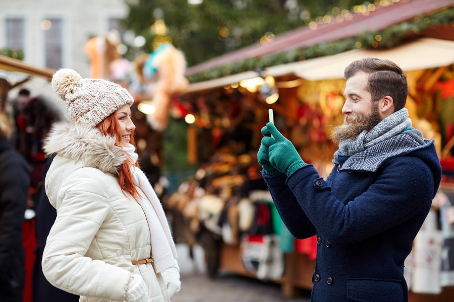 5 Ways to Meet a New Guy During the Holidays